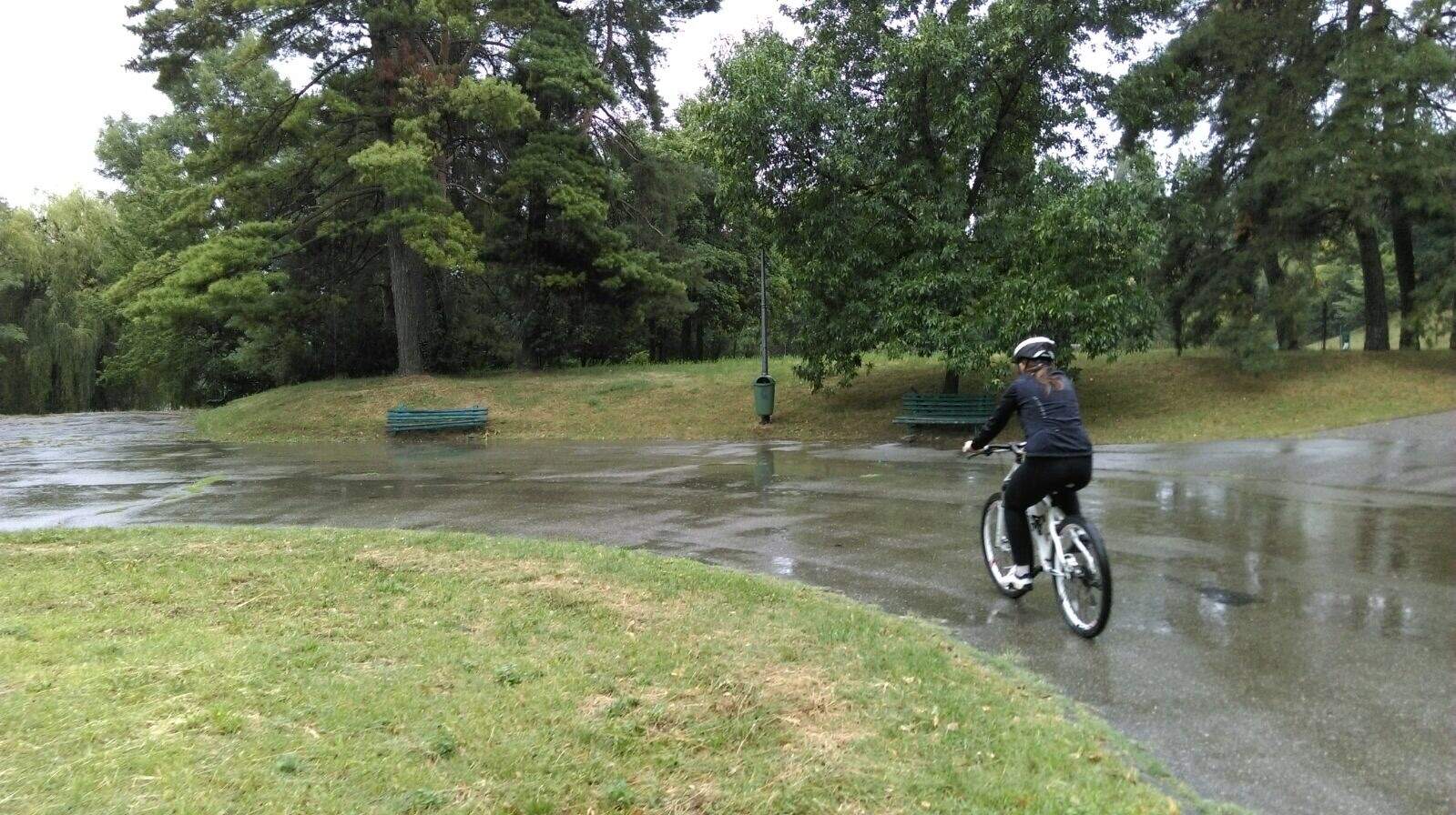 Ziua in care am învățat să merg pe bicicletă… la 33 de ani (aproape)