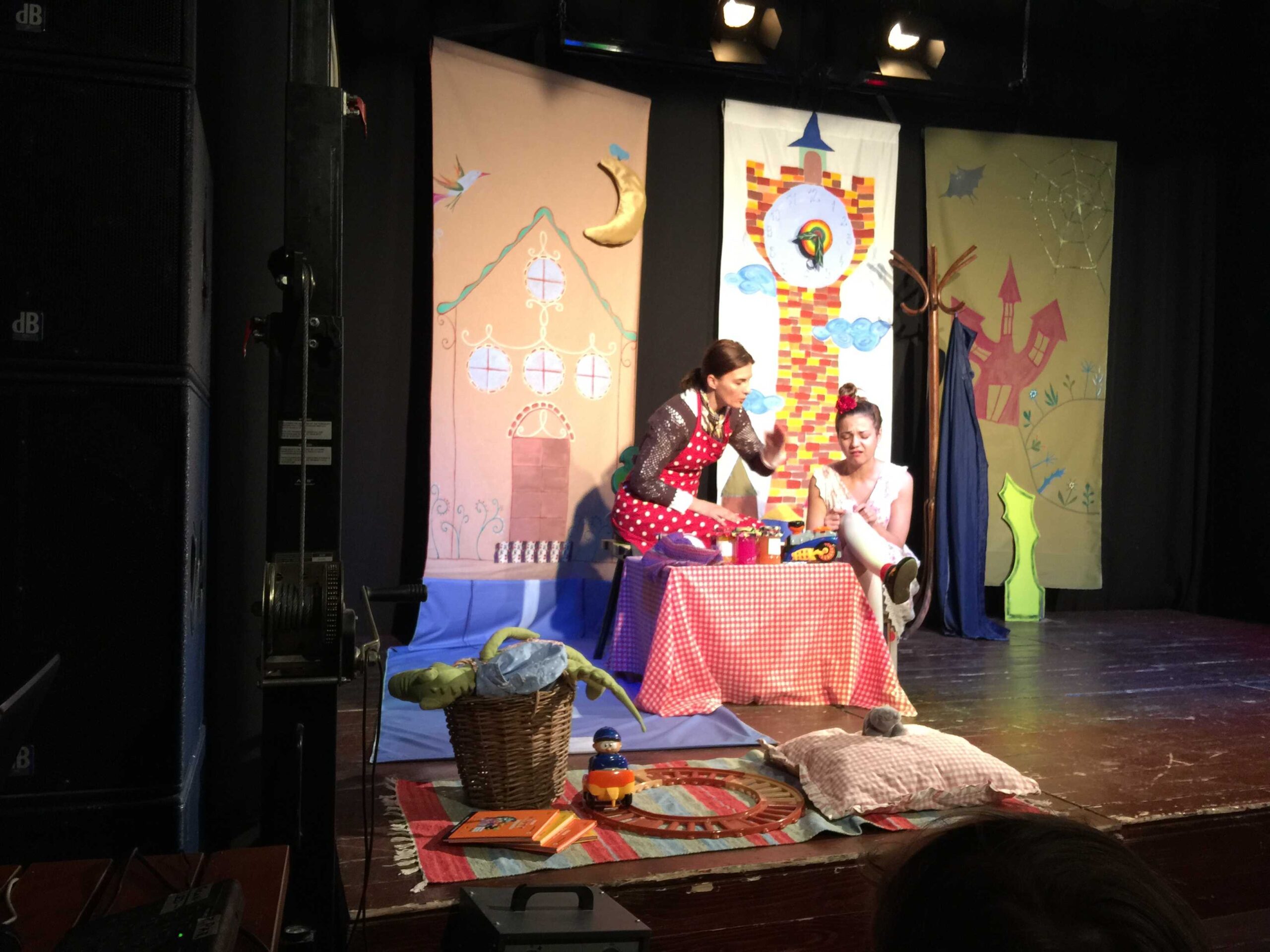 Domnișoara Poimâine și joaca de-a timpul. Teatru educațional cu muzică frumoasă, emoție și câteva sugestii