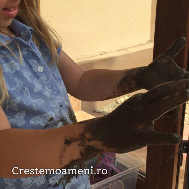 Mami, cred că trebuie să o iei în brațe!